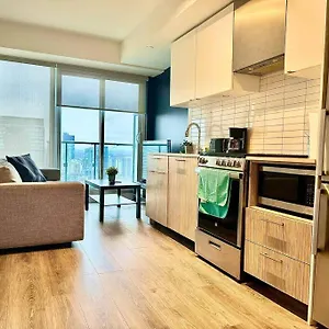 Cozy Near Eatoncentre Mall , Toronto Canada